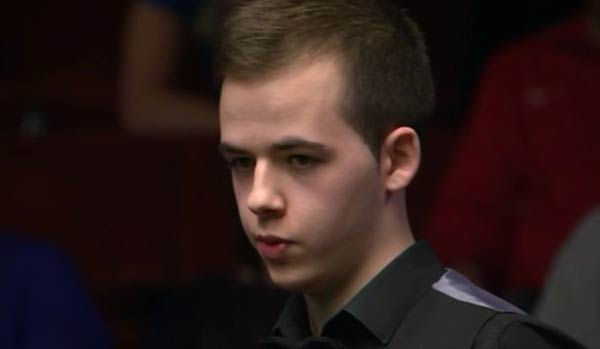 她在此前的 她在此前的